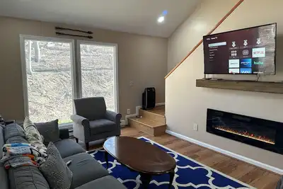 Image de Secluded cozy cabin with modern amenities\/hot tub\/pet friendly\/wifi