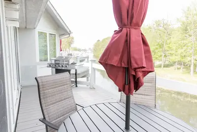 Image de Newly Listed 3 Bedroom River Front Townhouse Unit 3