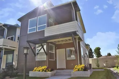 Image de 5769. Two Bedroom and 2 Bathroom, centrally located.