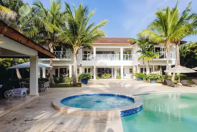 Image de La Brisa in Casa de Campo by Personal Villas - Contemporary Design