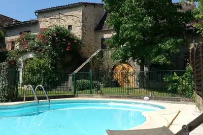 Image de Sleeps 8, swimming pool, view, classified 4*