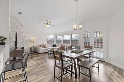 Image de Tch - Spacious 4bd/2ba home in Lewisville w/Office