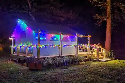 Image de Glamping Creekside w/ Private Deck and Bath House\n