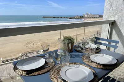Image de Accès direct à la Plage + Garage fermé