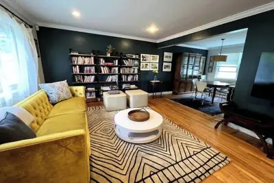 Image de Welcoming Family Home close to everything - 5 Bdrms \/ 3. 5 Baths.
