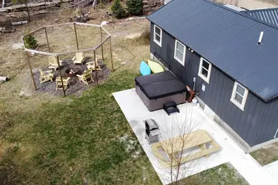 Image de Idle-in-the-Wild Cabin -Hot Tub- Ultimate secluded escape-by Simple Lyfe Stays