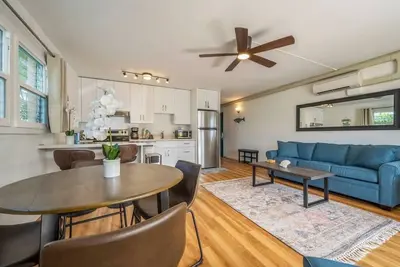 Image de Remodeled Ground floor, Oceanview, Ac, steps to Kam Ii Beach