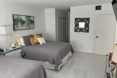 Image de Beach Front Condo