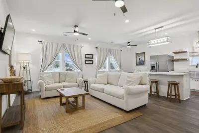 Image de Vacation Rental in Old Town Bay St Louis plus parking for Rv