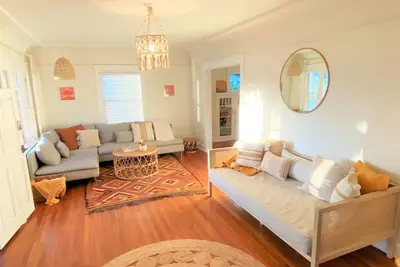 Surfy Siesta, Downtown Encinitas, Ca