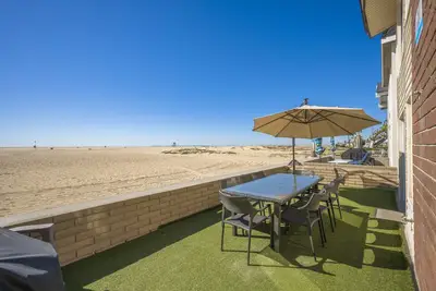 Image de Beachfront Home with Large Patio on the Boardwalk. Ac, Walk to Pier, Restaurants, Shops, Activities.