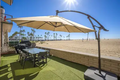 Image de Oceanfront Home on the Boardwalk w/ 3 car Garage, Ac, Giant Patio, Ocean Views, Walk to Pier