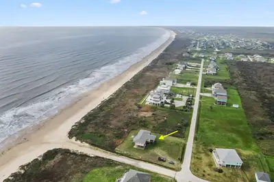 Image de The Crystal Wave: beachfront bliss on a large land