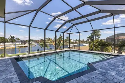 Image de Luxury Contemporary Style House on Charlotte Harbor Area, Charlotte County House 5819