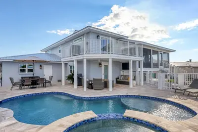 Image de Luxury Contemporary Style House on Charlotte Harbor Area, Charlotte County House 5834