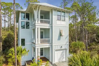 Image de Brand New! 5/4. 5 Sleeps 16! 30a! Close to Pool, Firepit