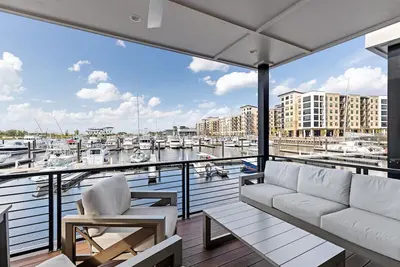 Image de Hideaway at The Cove - Luxury Floating Villa in Downtown Wilmington