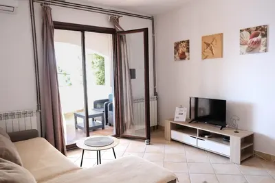 Image de Appartement d'une chambre avec la terrasse et la vue sur le mer Prigradica, Korcula (A-20608-b)