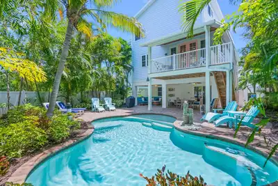 Image de Serenity Now - Pet-Friendly Retreat w/ Heated Pool, Near Beach & Tropical Oasis