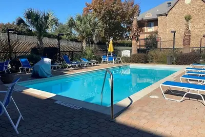 Image de Enjoyable Stay! Outdoor Swimming Pool, Minutes’ Drive to Dallas World Aquarium!