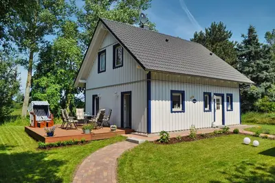 Image de Comfortable house with fireplace, sauna, garden, terrace - Holiday home Sternschnuppe