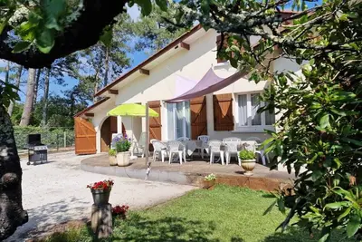 Image de Maison familiale 12 pers jeux enfants, piscine, plages 2km, piste cyclable 100m