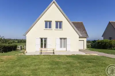 Image de Grande maison avec vue sur l'étang et la mer, proche du Phare, jardin et terrasses, parking
