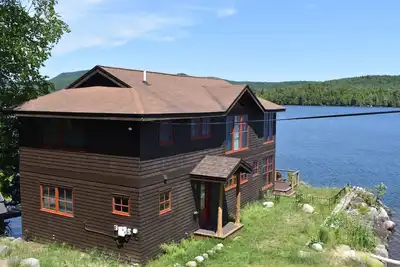 Image de Stunning Blue Mountain Lake - Waterfront Property!