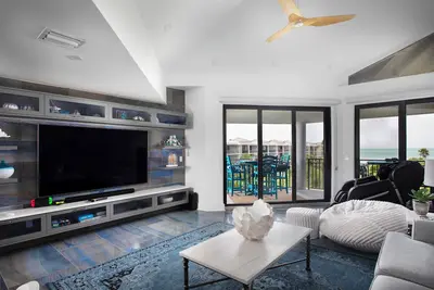 Image de Spectacular Ocean View Amazing quality- Massage Chair. Newly renovated