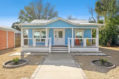 Image de Downtown Florida Cottage Sleeps 6