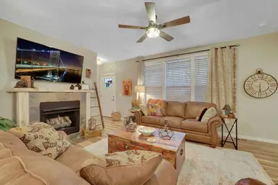 Image de Close to Downtown Boyne City & Pickleball Courts | Pet Friendly | Fireplace