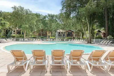 Image de Villa 'Christine' avec piscine et jardin partagés et balcon privé