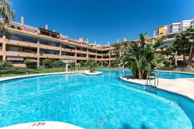 Image de Appartement 'Seaview Apartment La Cala De Mijas' avec vue sur la mer, Wi-Fi et climatisation.
