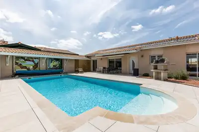 Image de Maison Du Lion avec piscine, proche de l'océan