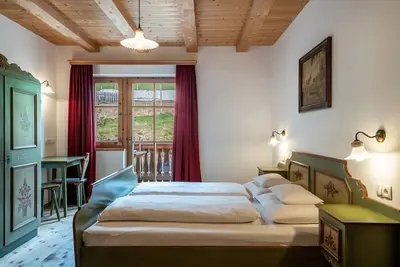 Image de Appartement \"Biohof Maurer Apt Bergblick\" avec vue sur les montagnes, jardin partagé et Wi-Fi.