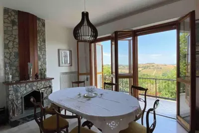 Appartement \"Via Verdi 14\" avec vue sur la mer, terrasse partagée et Wi-Fi.
