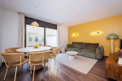 Image de Sweett | Bailen B2 - Trois Chambres Appartement, Couchages 6