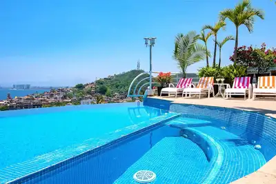 Image de Casa Yvonneka 13br in Puerto Vallarta by Personal Villas - Breathtaking Tranquil