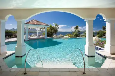 Image de La Salamandre in Terres Basses by Personal Villas - Free-Form Swimming Pool