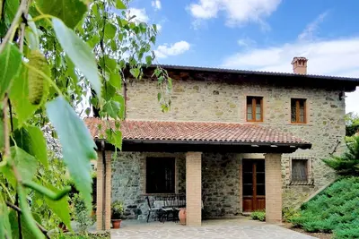 Image de Belle maison en pierre avec piscine privée et bain à remous