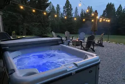 Image de Wooded Getaway 30 Mins. Near Schweitzer w\/ Hot Tub