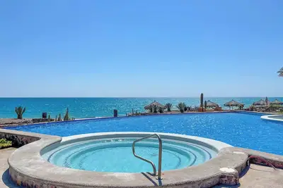 Image de Beachfront Condo with Pools & Beach #202