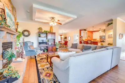 Image de Equestrian Estate w\/ Over 100 Mi Horse Trails