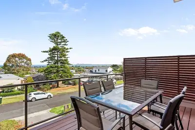 Image de Coastal Break - Breath taking Views of the Bay with space to entertain.