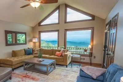 Image de Prayer Mountain Views Cabin | Fireplace