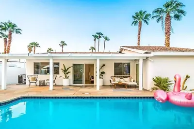 Lovely Villa w/ pool and game room
