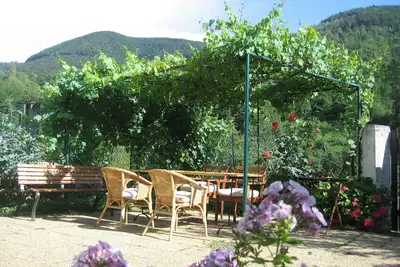 Image de Maison de famille, plein sud avec terrasse et jardin attenant