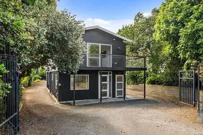Image de Bold Beauty – Paraparaumu Upstairs Holiday Unit
