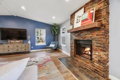 Image de 1800 Sq Ft  3/2 House - 10 miles from Downtown