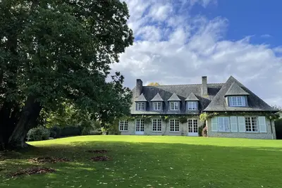 Image de Très belle maison de famille dans un parc  dotée d'une superbe vue sur Rance